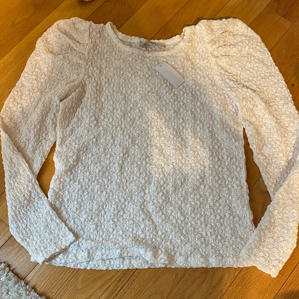 White lace puff shoulder shirt